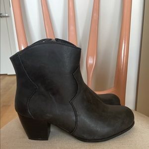 TORRID BLACK FAUX LEATHER WESTERN BOOTIE